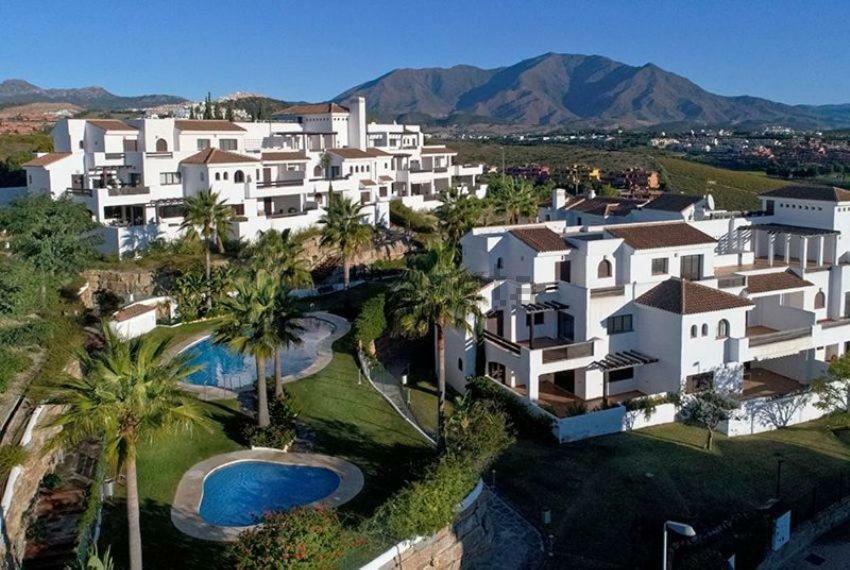 Luxury Apartment Set In Dona Julia Golf Course カサーレス エクステリア 写真
