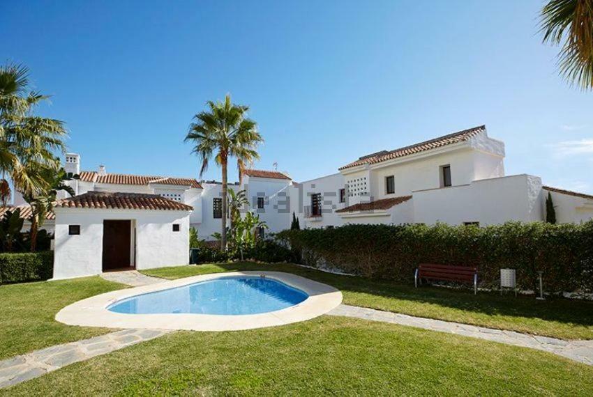 Luxury Apartment Set In Dona Julia Golf Course カサーレス エクステリア 写真